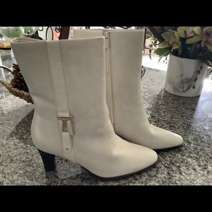 Sarina Ivory Ruskin Boots🥰